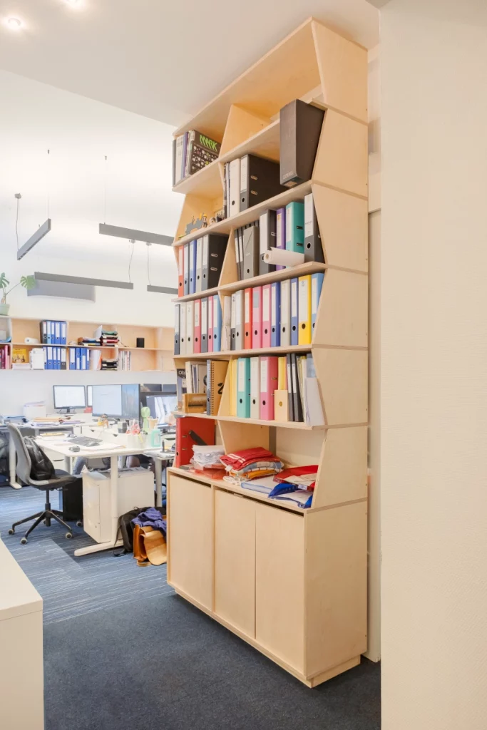 Bibliothèque rangement archives bureau sur mesure ébéniste contemporain nantes bois contreplaqué atelier menuiserie ma-ma
